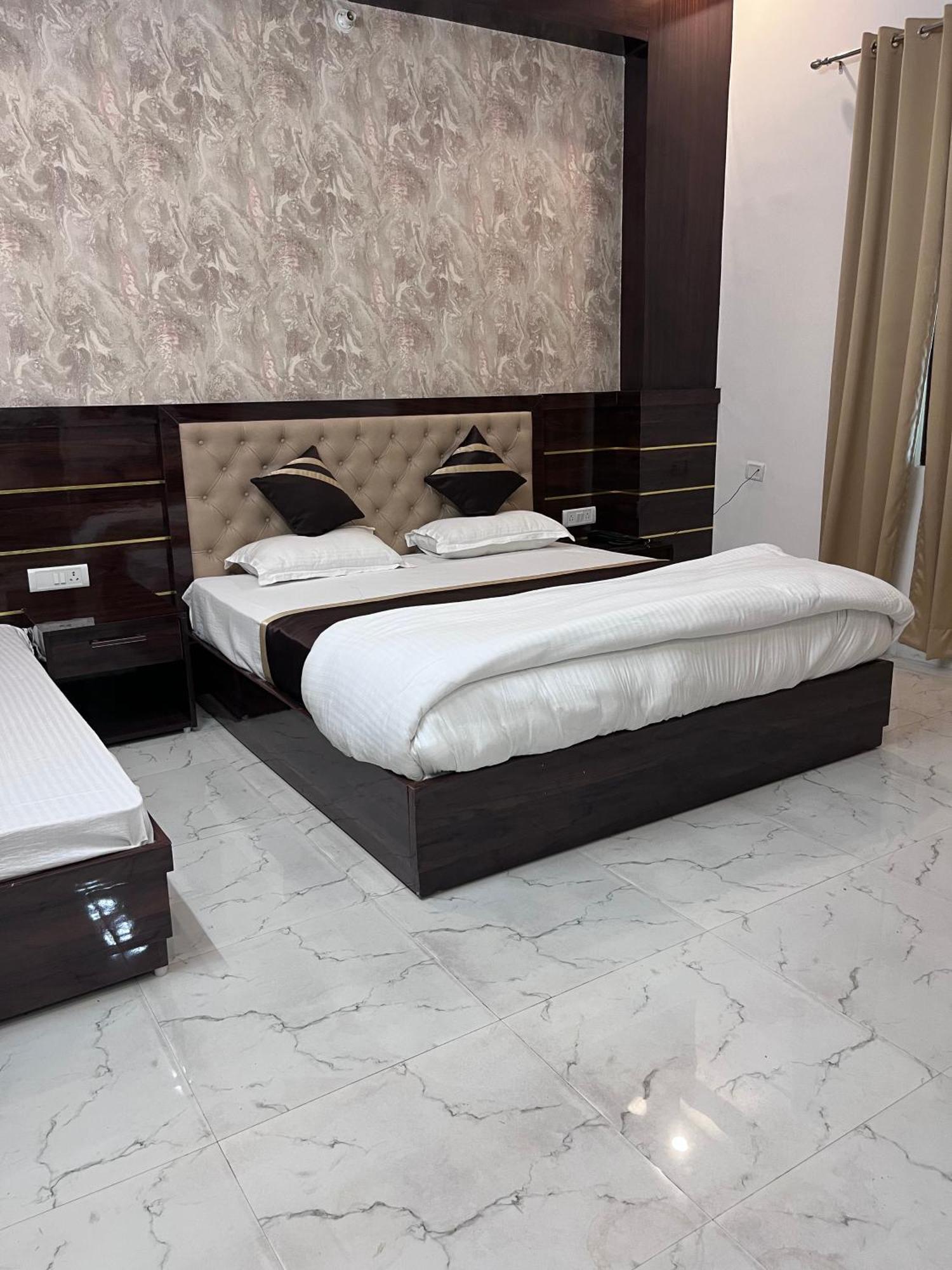 Mangalam Grand Hotel Lucknow Ngoại thất bức ảnh
