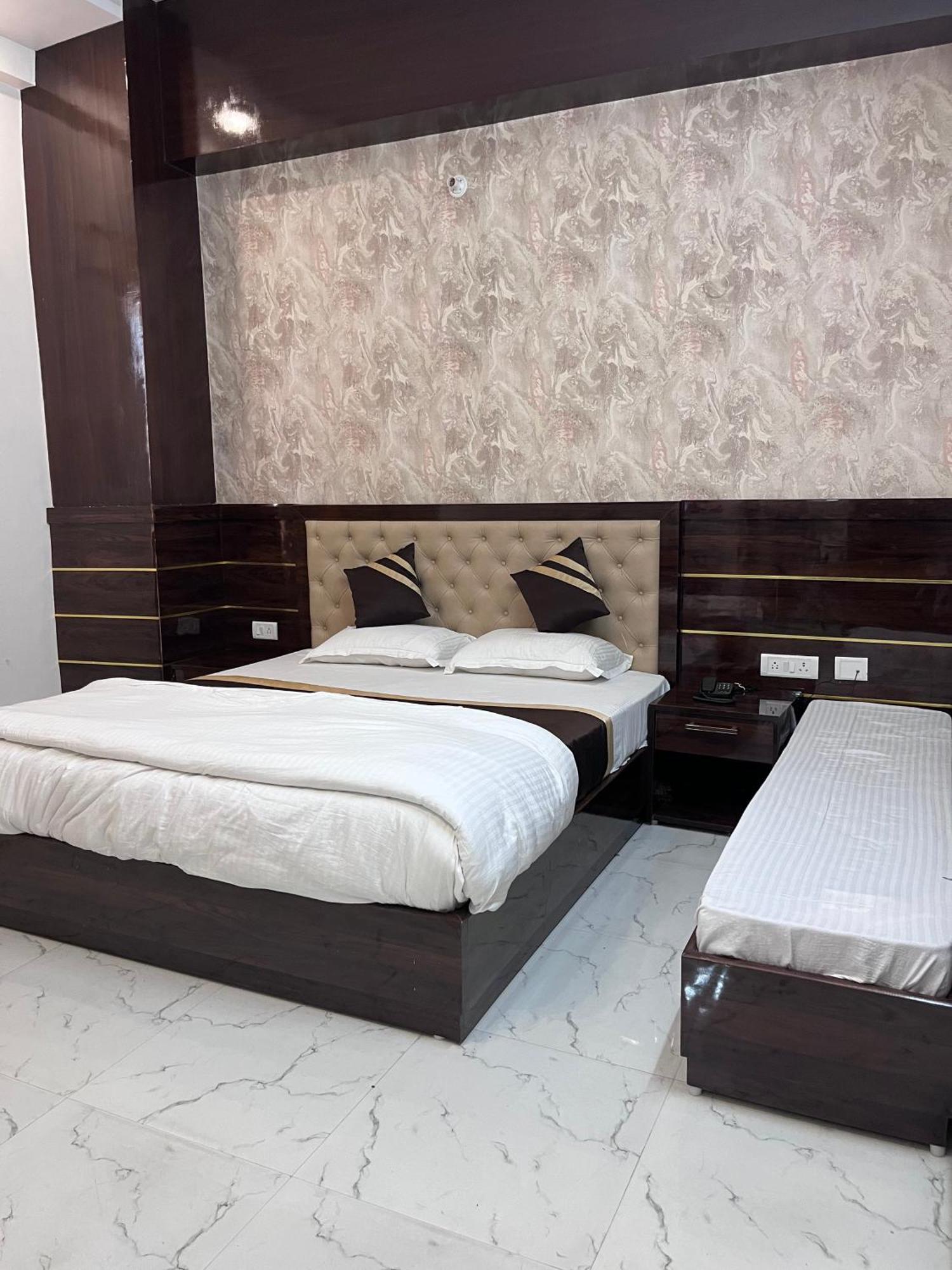 Mangalam Grand Hotel Lucknow Ngoại thất bức ảnh