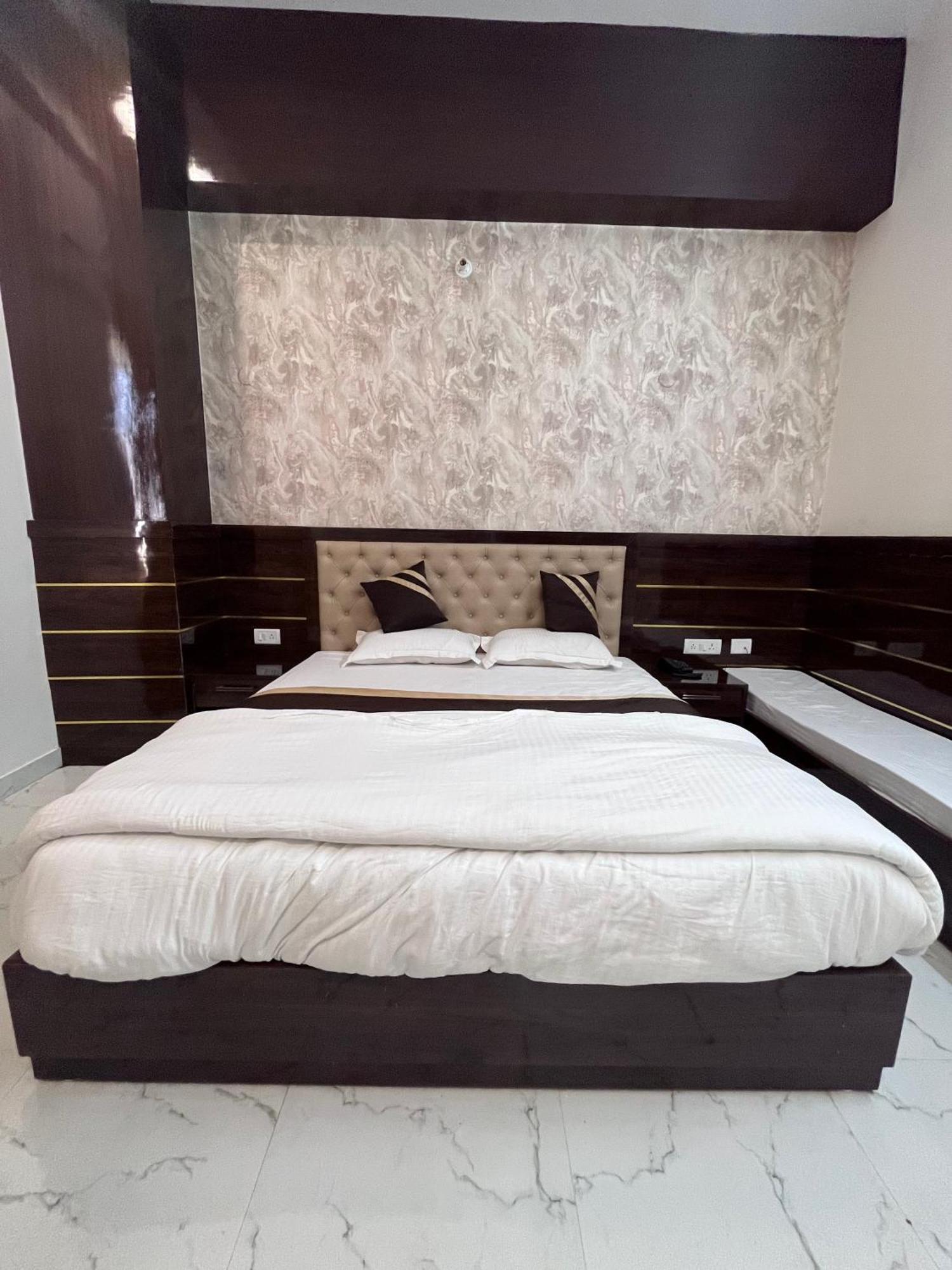 Mangalam Grand Hotel Lucknow Ngoại thất bức ảnh