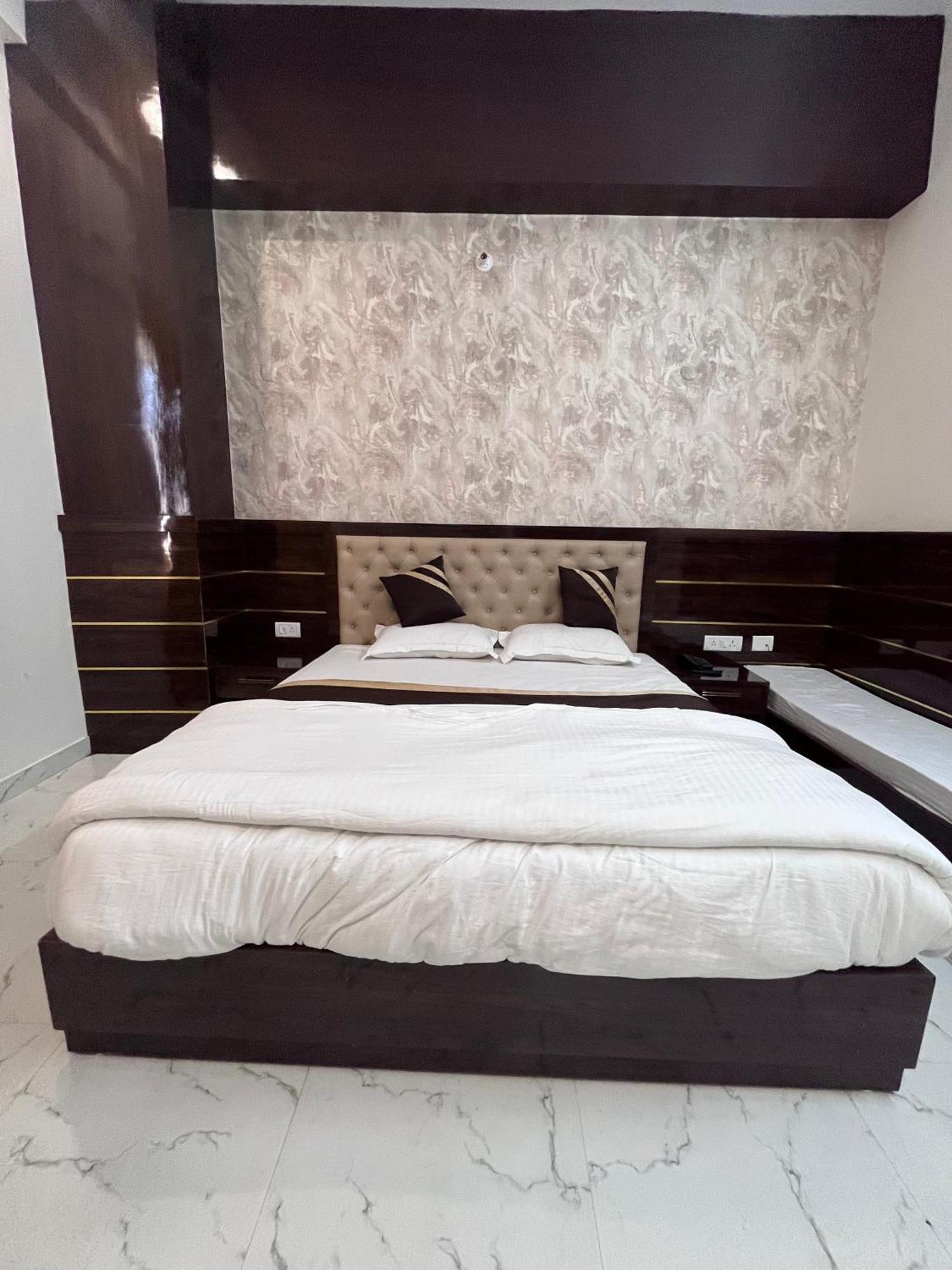 Mangalam Grand Hotel Lucknow Ngoại thất bức ảnh